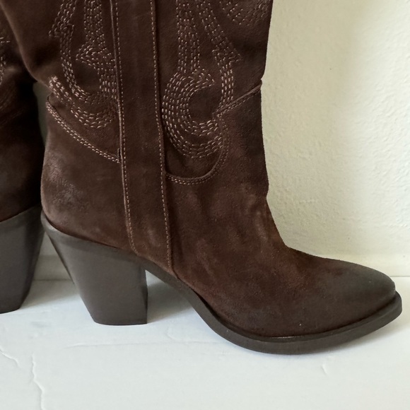 NWT-Gorgeous Italian Women's Brown Suede Heeled Boots - Classic Western Style - Picture 13 of 13